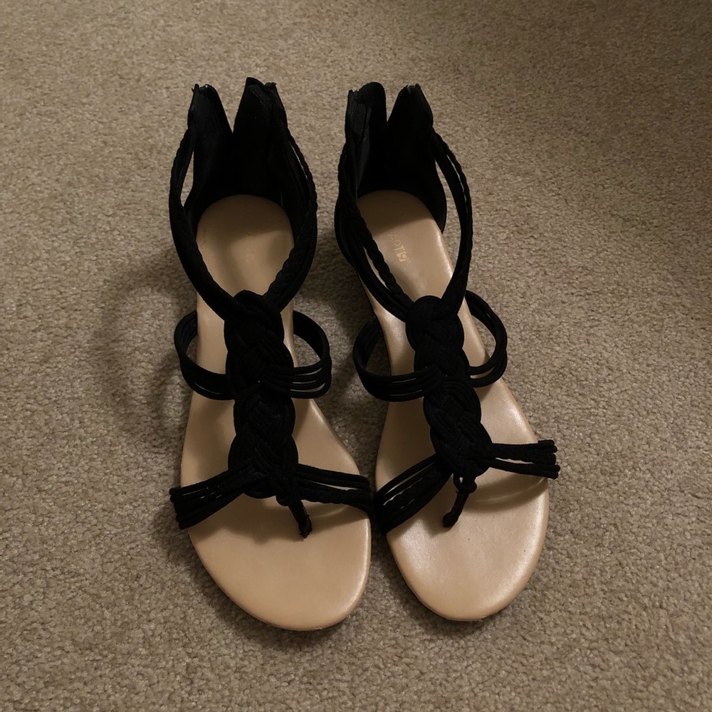 Black strappy sandals!!